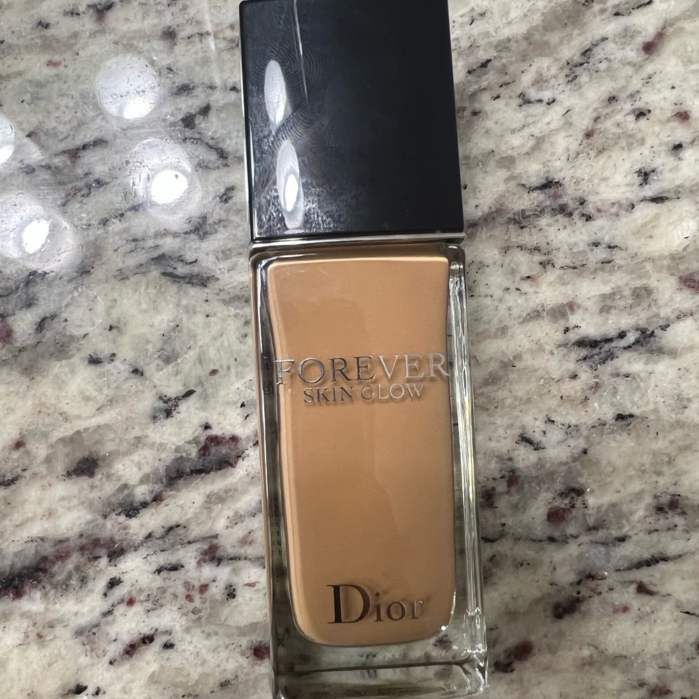 Dior Forever Skin Glow Foundation 4N